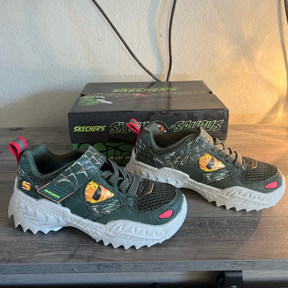 Kids Skechers dinosaur shoes **BRAND NEW** size 13